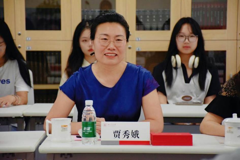 太阳成集团tyc151cc教育基金会副秘书长贾秀娥发言